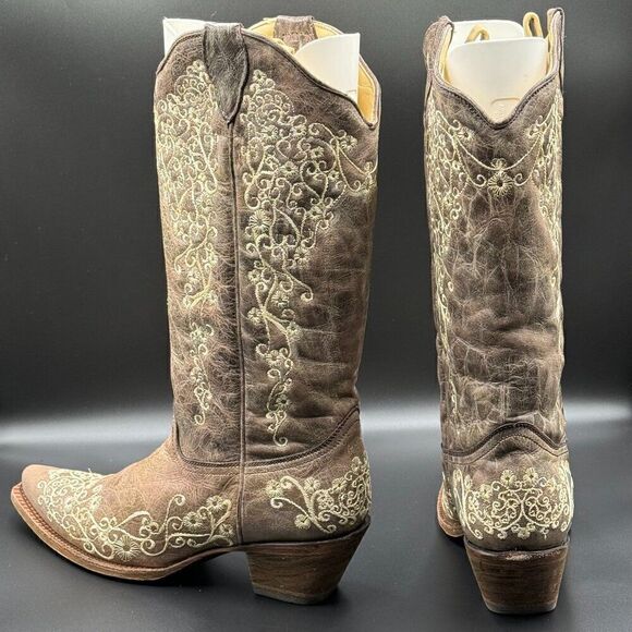 Corral Crater Bone Embroidered Snip Toe Boots - Picture 4 of 14